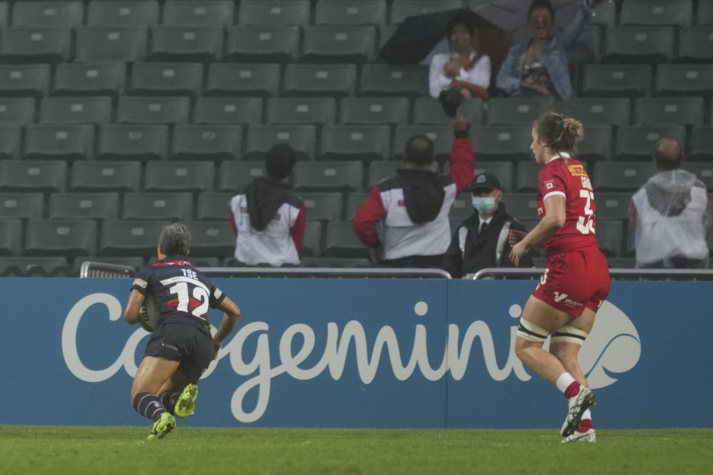 Hong Kong’s Agnes Tse scores a try against Canada during the Cathay/HSBC Hong Kong Sevens. Photo: Sam Tsang