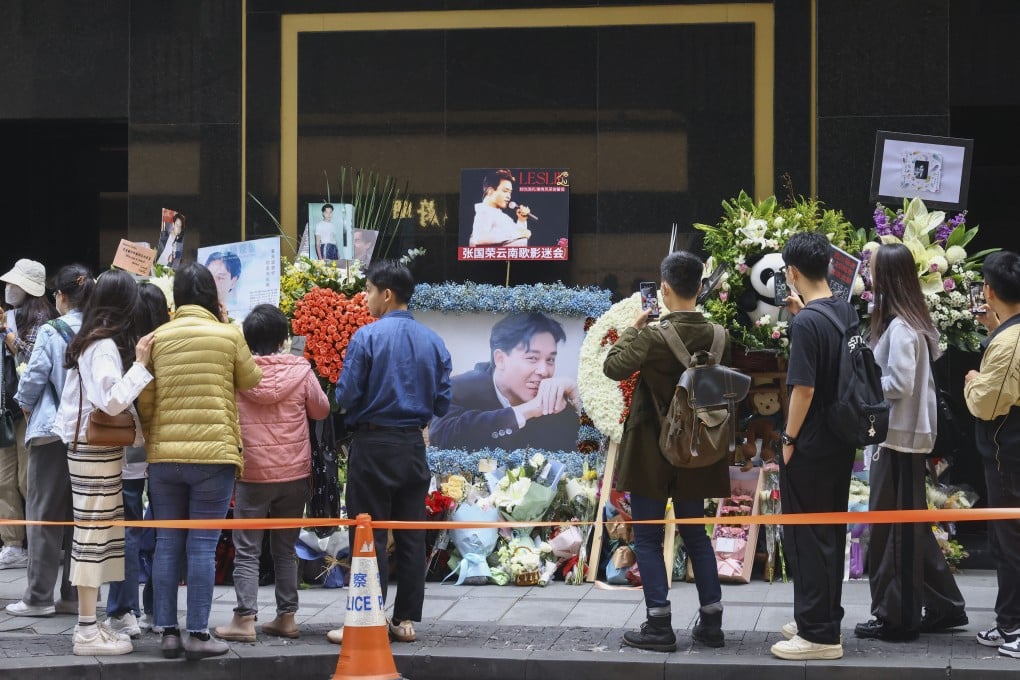 Fans gather outside the Mandarin Oriental hotel in Central to pay tribute to the late Leslie Cheung. Photo: Dickson Lee