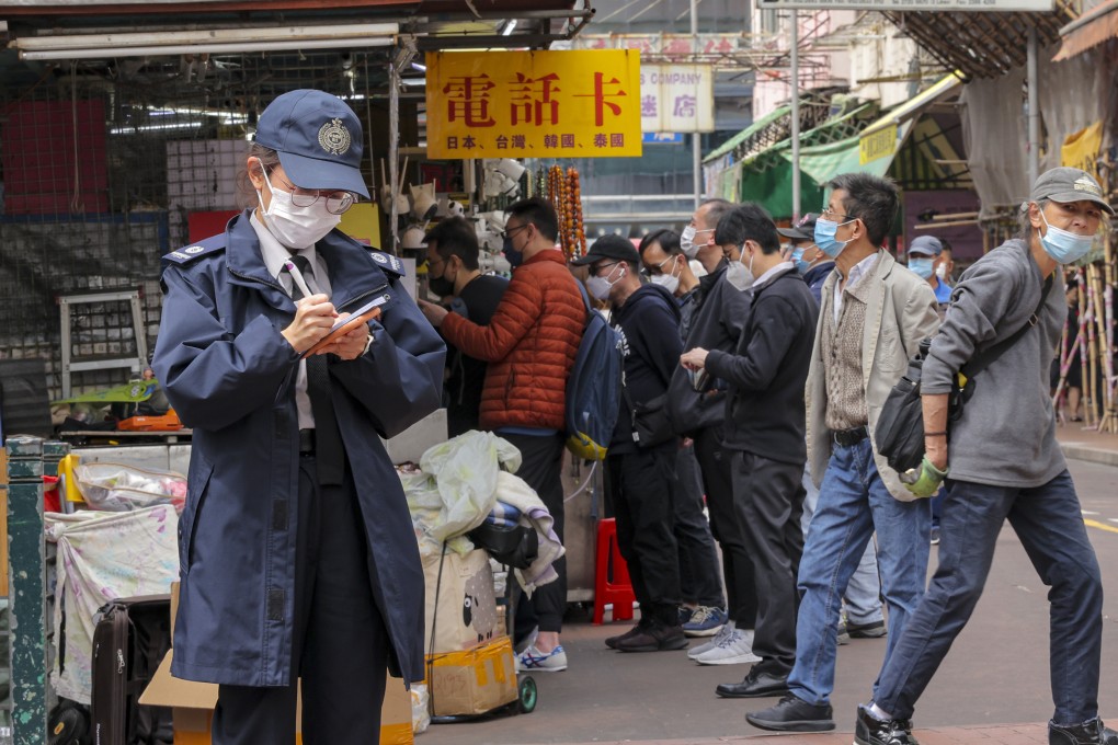 A Food and Environmental Hygiene Department officer in Sham Shui Po. Photo: Jelly Tse