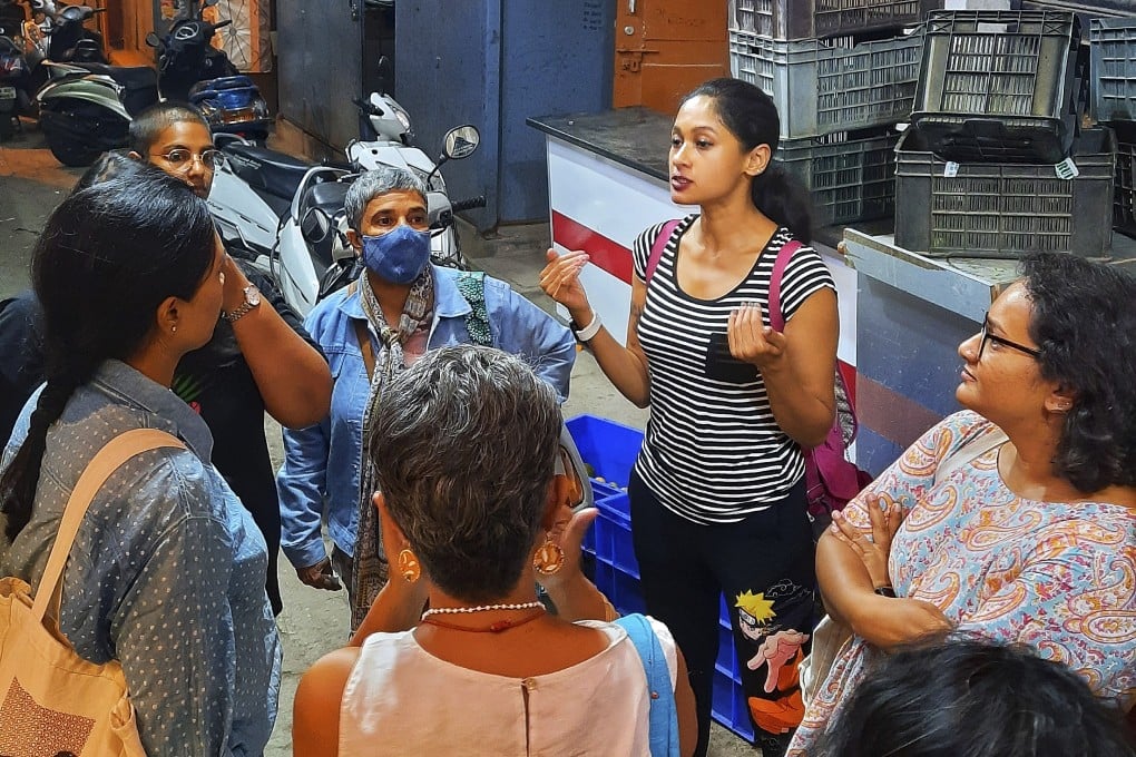 Parvathi Bhat Giliyal of Gully Tours (second right) speaks to a group of women during the “Pete by Night for Women by Women” walk in Bangalore, India, on March 25, 2023. Photo: Anita Rao Kashi