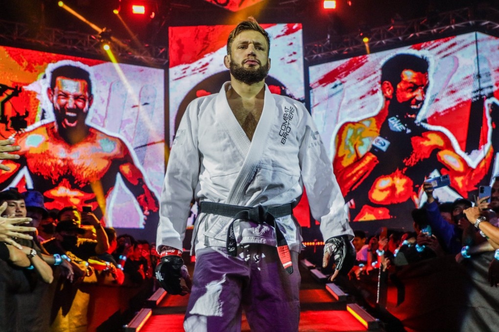 Reinier de Ridder walks to the Circle. Photos: ONE Championship.