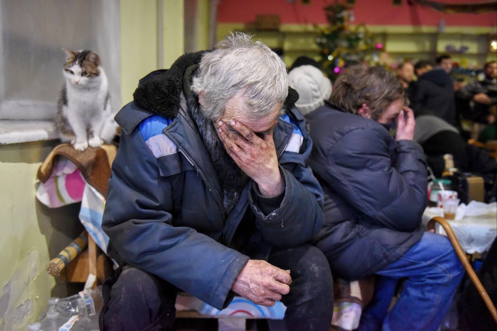 People sit in a shelter in Bakhmut, in eastern Ukraine’s Donetsk region, on January 19, after residents were left with no electricity, heating, water or gas. Photo: EPA-EFE