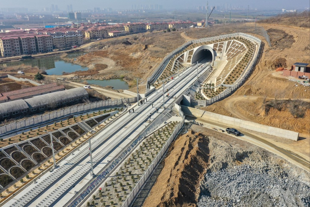 Total fixed-asset railway investment in the first three months of the year hit 113.55 billion yuan (US$16.5 billion), up by 6.6 per cent from the same period last year, China State Railway Group confirmed on Sunday. Photo: Xinhua