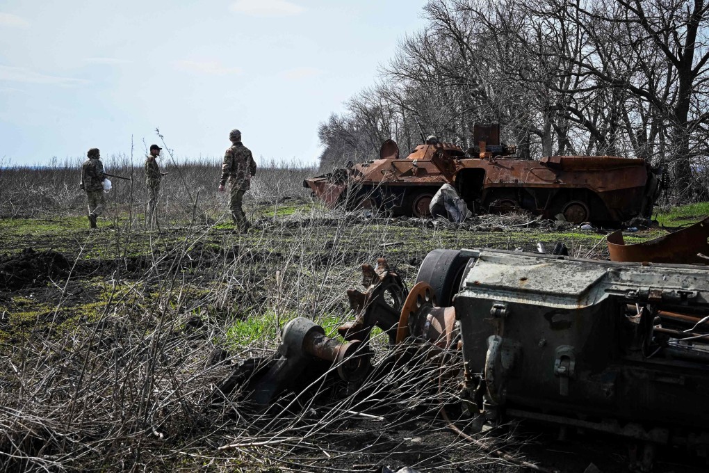 Ukrainian servicemen inspect remains of destroyed armored vehicles at former position of Russian troops in the north of Kharkiv region on April 11, 2023, amid the Russian invasion of Ukraine. Photo: AFP