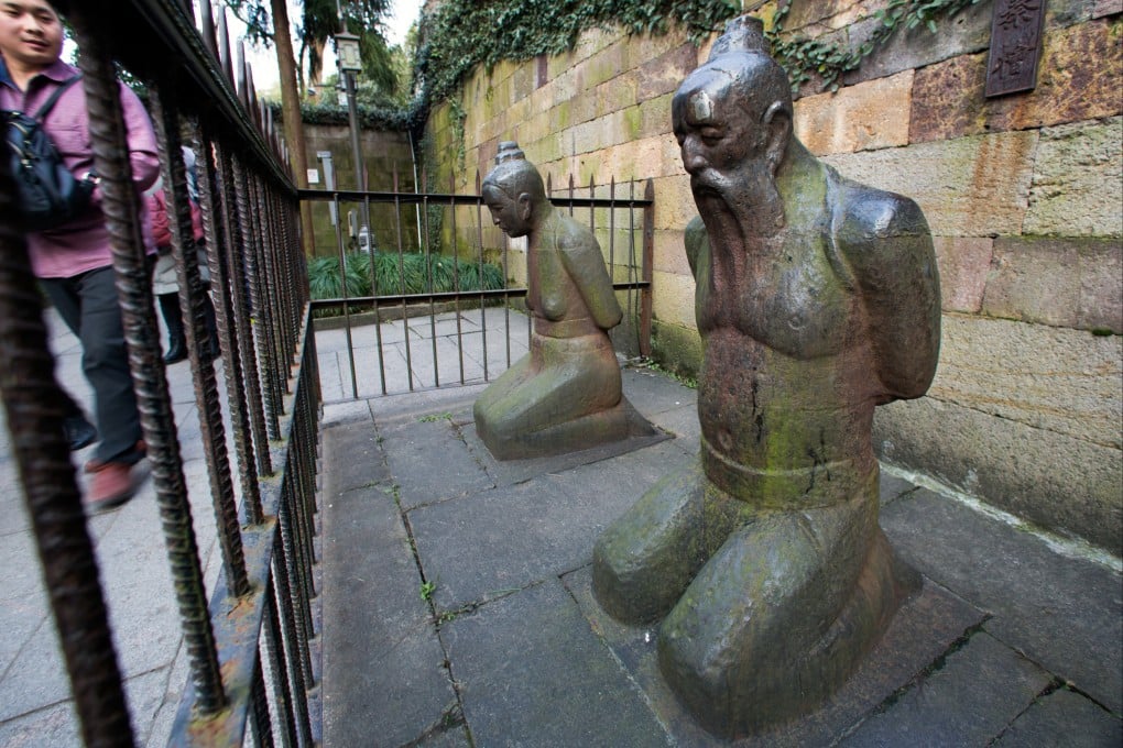 Statues of Qin Hui and his wife, Lady Wang, at Yue Fei Temple in Hangzhou, China. While the Song dynasty politician did facilitate the execution of a military hero, Yue Fei, some historians consider he wasn’t as bad as history makes him out to be. Photo: Wikipedia