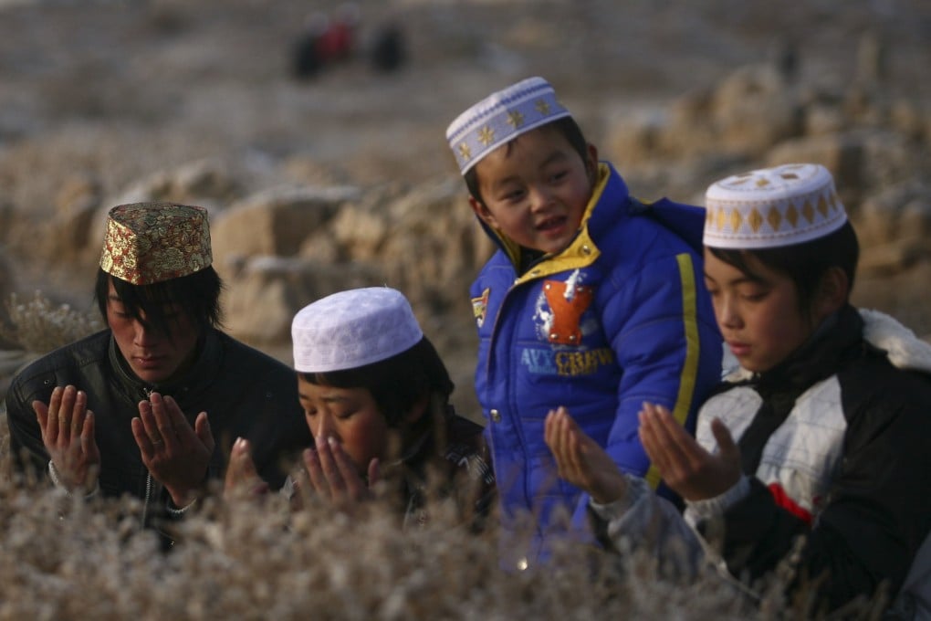 Chinese Muslims pray in the Ningxia Hui autonomous region in China. Photo: Getty Images