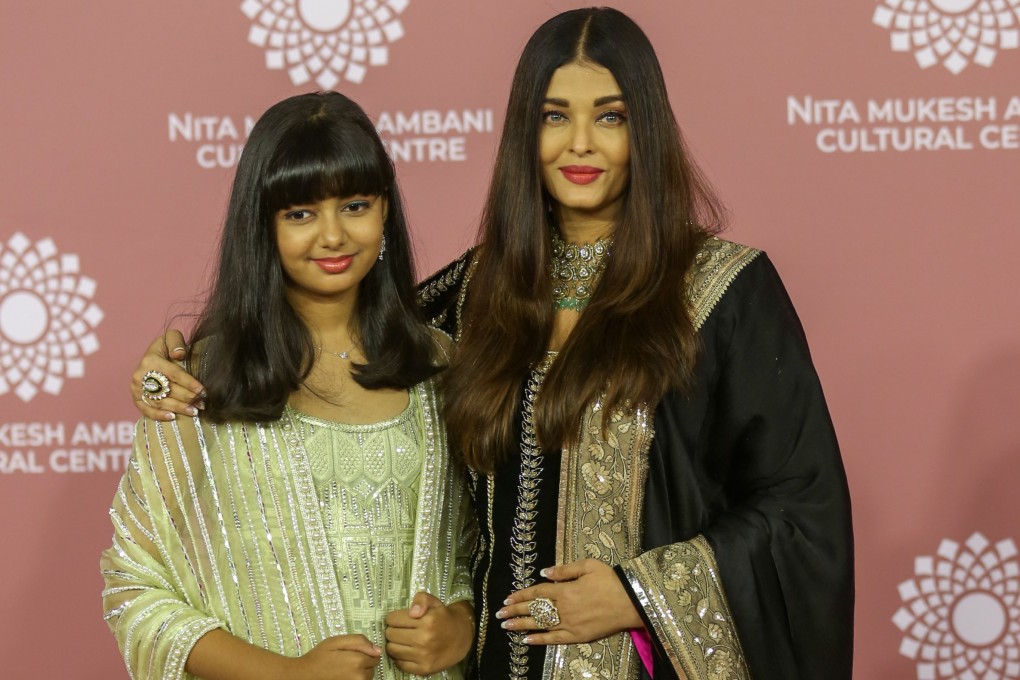 Aaradhya Bachchan, granddaughter of Bollywood superstar Amitabh Bachchan, with her mother Aishwarya Rai Bachchan. Photo: EPA-EFE