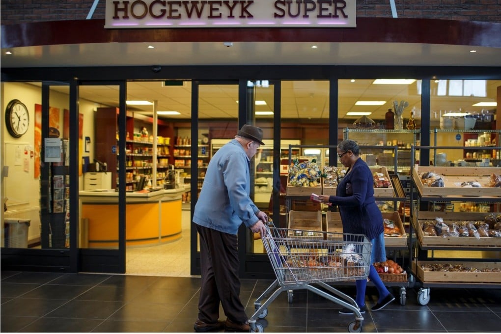 The Hogeweyk, a “dementia villlage” in the Netherlands, provides care and a familiar and safe environment in which people with dementia live while retaining their own identity and autonomy as much as possible. Photo: The Hogeweyk