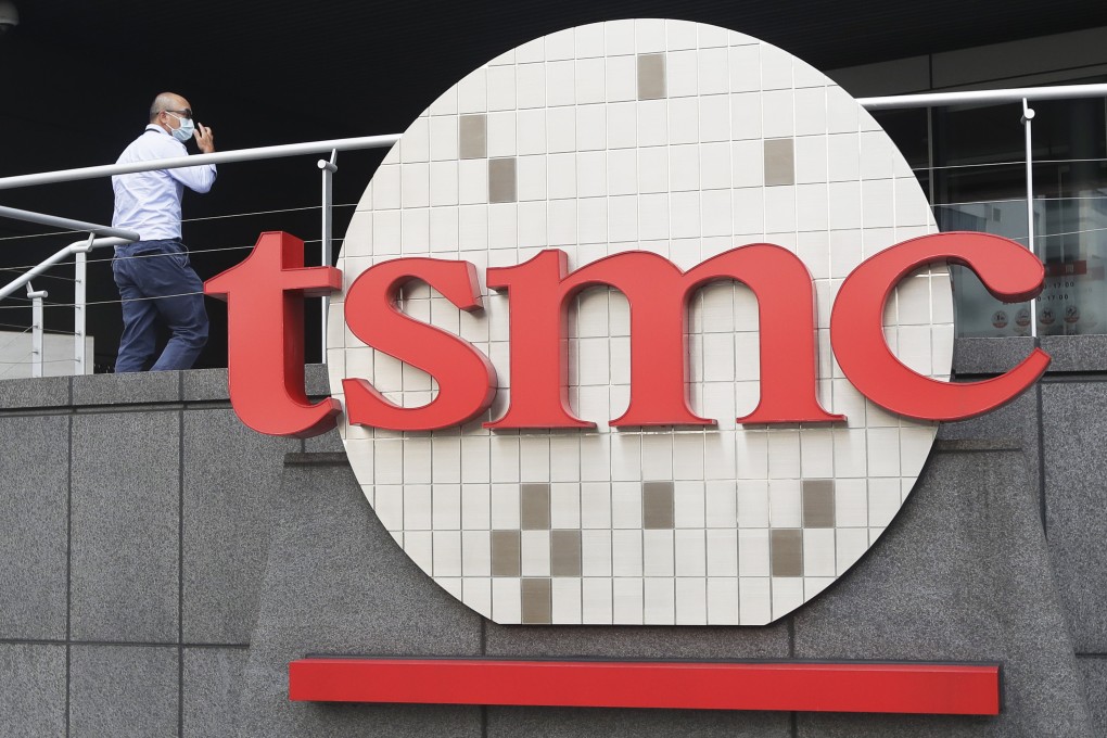 A person walks into the Taiwan Semiconductor Manufacturing Company headquarters in Hsinchu, Taiwan, on October 20, 2021. Photo: AP