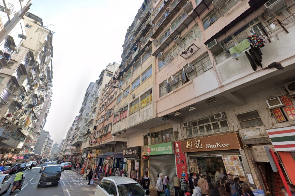 The victim, 22, fell from a building on Yu Chau Street in Sham Shui Po. Photo: Handout