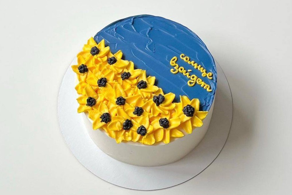 One of Russian baker Anastasia Chernysheva’s cakes features icing in the national blue-and-yellow colours of Ukraine. Photo: Instagram/@bakery_xoxo