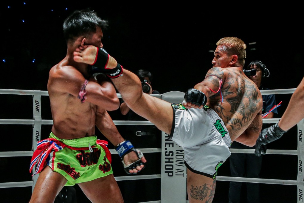 Gingsanglek Tor Laksong knocks out Chorfah Tor Sangtiennoi. Photos: ONE Championship.