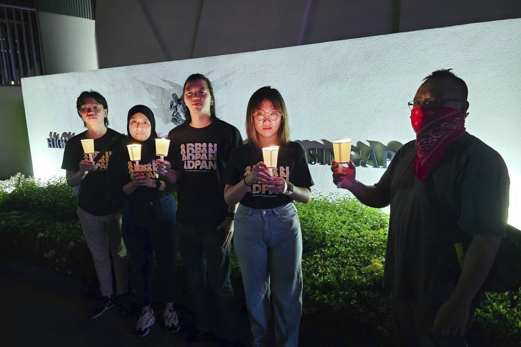 Anti-death penalty activists hold candles outside Singapore embassy in Kuala Lumpur, Malaysia, on April 26. Photo: ADPAN via AP