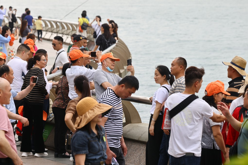 Mainland tourists made up 85 per cent of the total 193,297 inbound travellers on Saturday. Photo: Dickson Lee