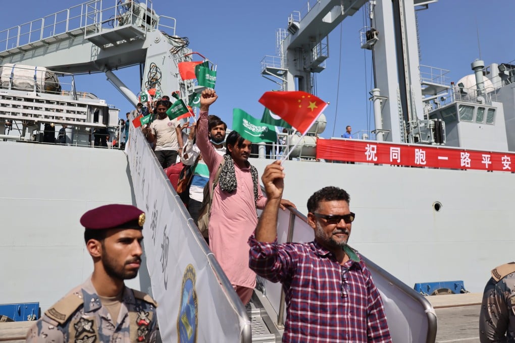 Pakistani nationals evacuated from Sudan on the PLA Navy supply ship Weishanhu arrive at the Saudi Arabian port of Jeddah. Photo: Xinhua