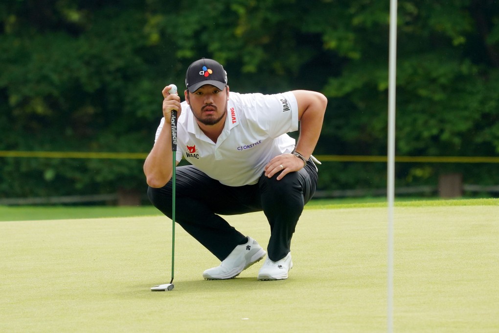 South Korea’s Jung Chan-min lines up a putt during the first round of GS Caltex Maekyung Open. Photo: Asian Tour