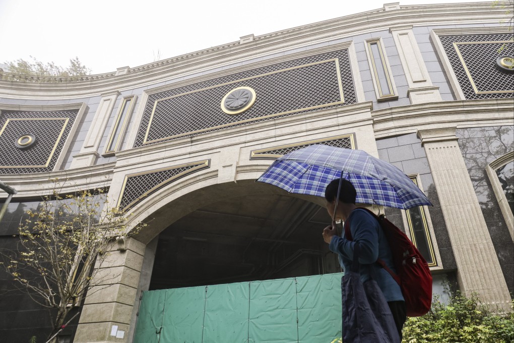The house at No 15 Gough Hill Road, The Peak, owned by Chinese tycoon Chen Hongtian, has been seized by receivers appointed by Bank of East Asia. Photo: May Tse