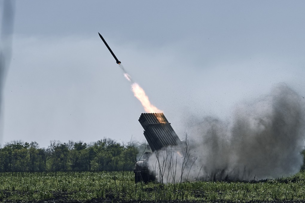 A Ukrainian army Grad multiple rocket launcher fires rockets at Russian positions on the frontline near Bakhmut, Donetsk region in Ukraine on May 3. Photo: AP