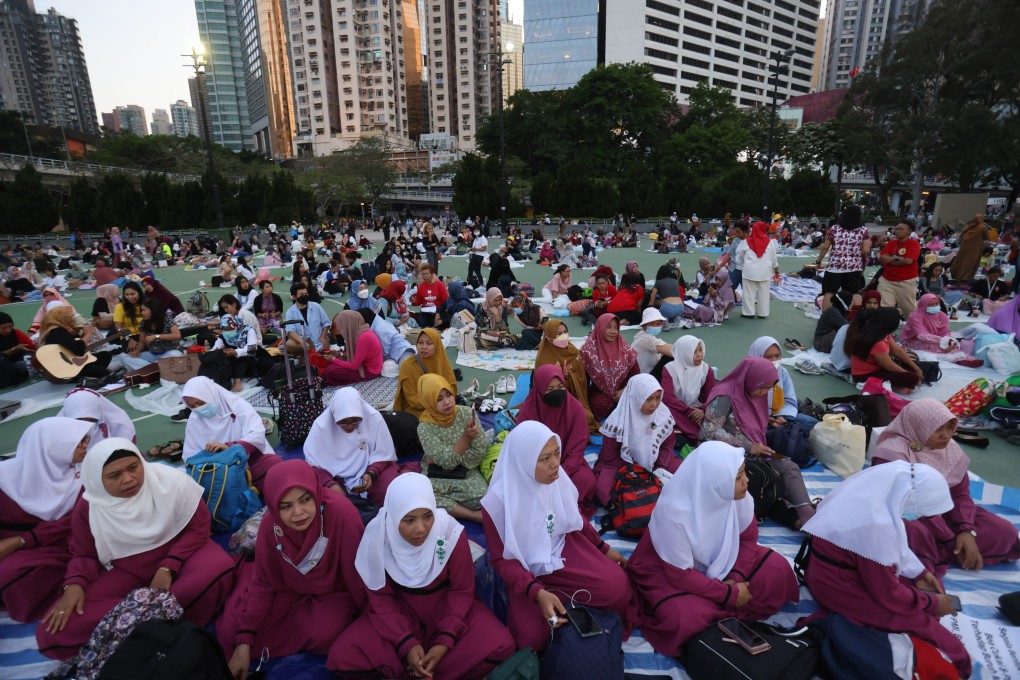 Indonesian migrant workers break the fast together on the last Sunday before Ramadan ends, at Victoria Park in Causeway Bay, Hong Kong. Photo: May Tse