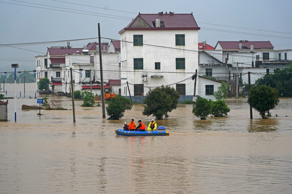 A rescue operation under way in Shangshan, a vilalge near Fengchen city in Jiangxi. Photo: Xinhua