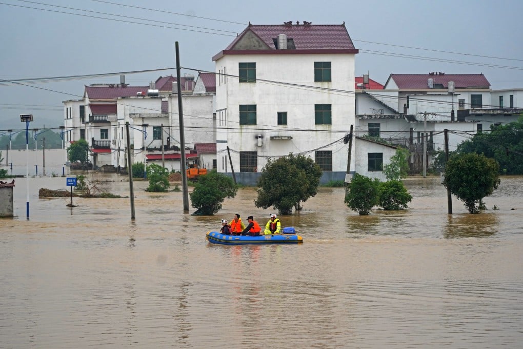 A rescue operation under way in Shangshan, a vilalge near Fengchen city in Jiangxi. Photo: Xinhua