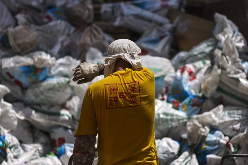 Authorities have launched voluntary measures to help protect workers amid hot conditions. Photo: Nora Tam