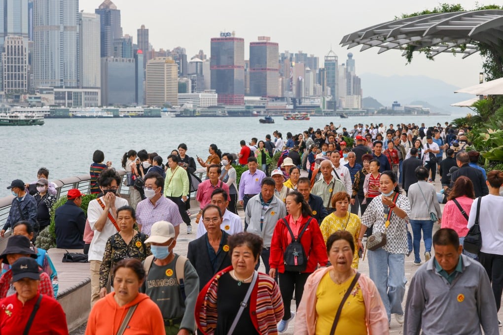 Tourists pack the Avenue of Stars in Tsim Sha Tsui. Photos: Dickson Lee