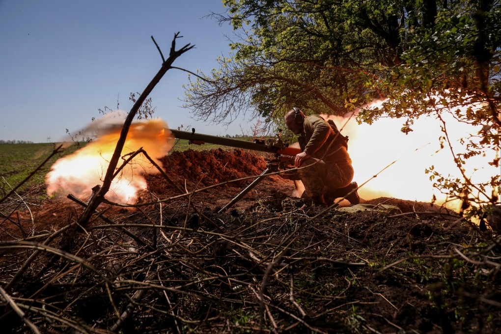 A Ukrainian service member fires an anti-tank grenade launcher near the city of Bakhmut on May 3. Photo: Reuters