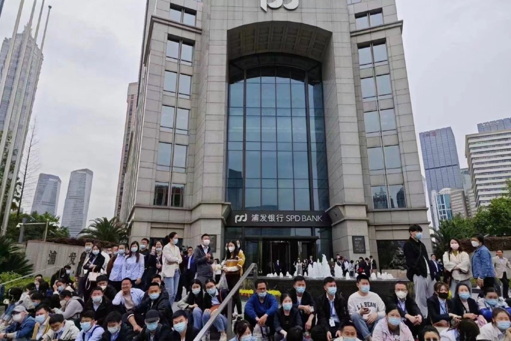 The employees of a provider of IT services to Shanghai Pudong Development Bank protest outside a branch of the bank’s in Shanghai on Thursday afternoon. Photo: Weibo