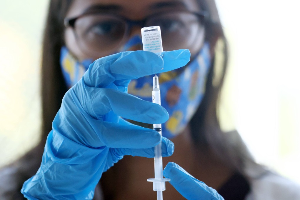 A pharmacist prepares a dose of mpox vaccine at a pop-up clinic in West Hollywood, California, in August 2022. Photo: AFP