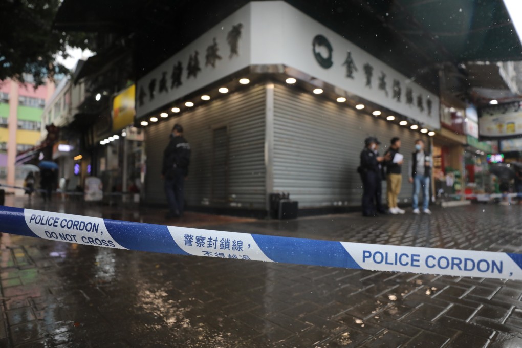 Hong Kong police hunt 4 in HK$15 million watch shop robbery after 120 ...