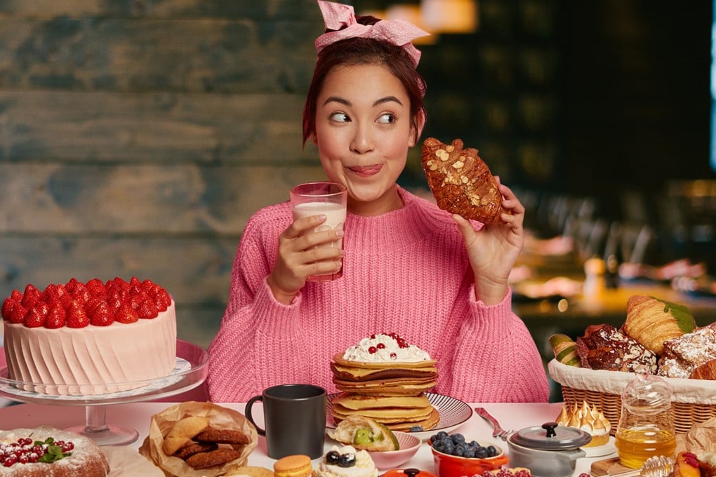 Mainland social media has been left astonished by a Chinese woman who vastly overindulged at a restaurant, stuffed leftovers into her handbag and has been forced to pay US$6,500 in compensation to the eatery as a result. Photo: SCMP composite