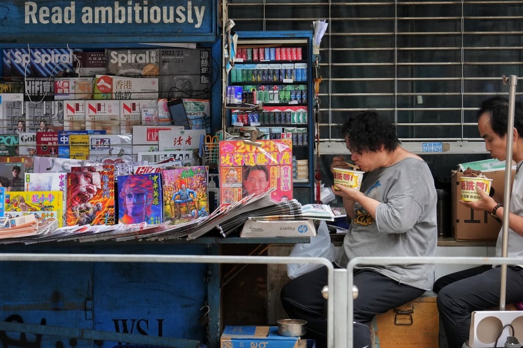 Stall keepers of a newspaper stand eating lunch in Central, Hong Kong, on March 23. Uncritical faith in media outlets may be misplaced today. Photo: Elson Li