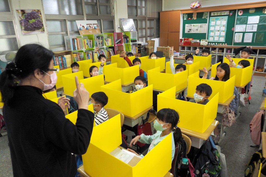 An extra day off every week for teachers may require separate legal changes to cut the number of school days required of students every year. Photo: EPA-EFE