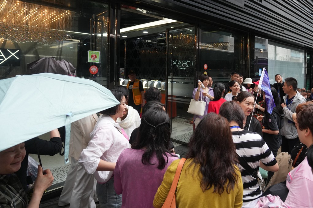 Members of the mainland tour group visit a jewellery shop in Hong Kong on Wednesday. Photo:  Sam Tsang
