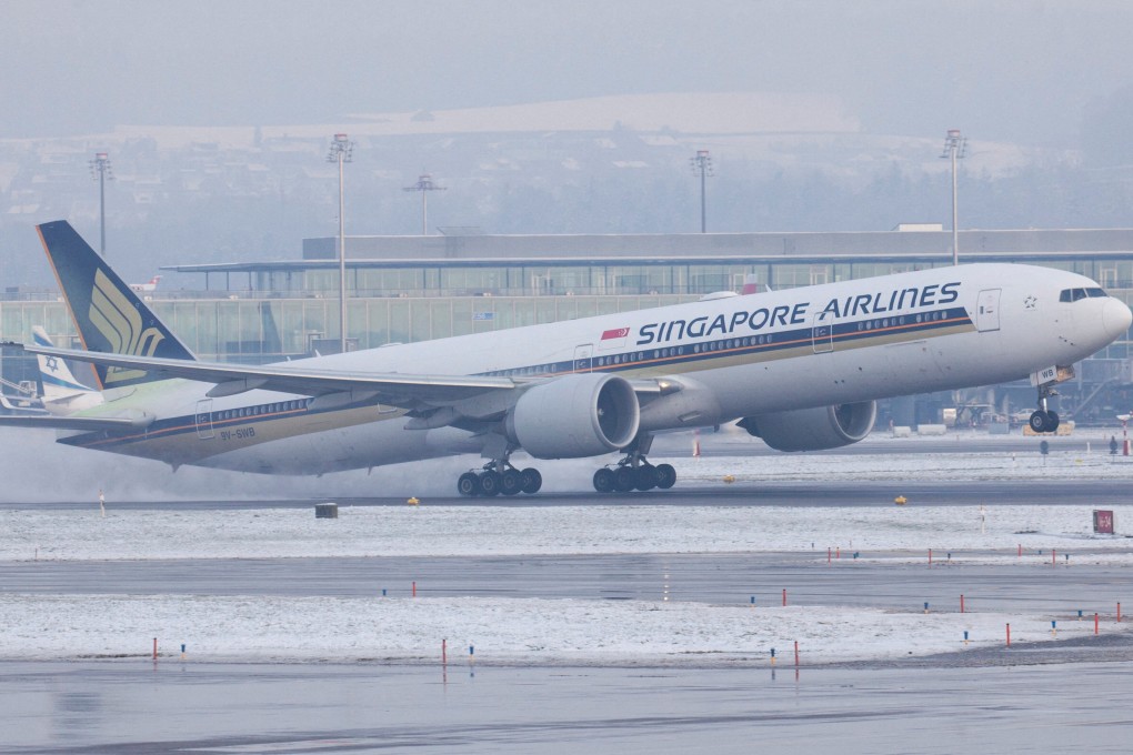 Singapore Airlines will be giving their staff 8 months’ bonus after record results. Photo: Reuters