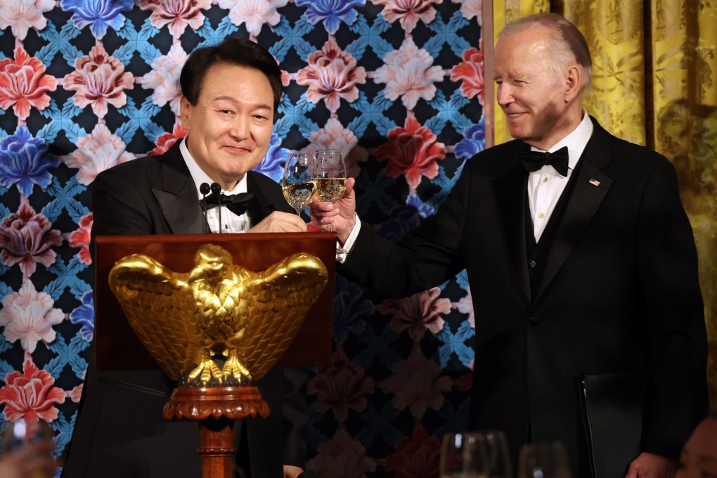 US President Joe Biden and his South Korean counterpart Yoon Suk-yeol (left) toast during a state dinner at the White House on April 26. Photo: YNA/dpa