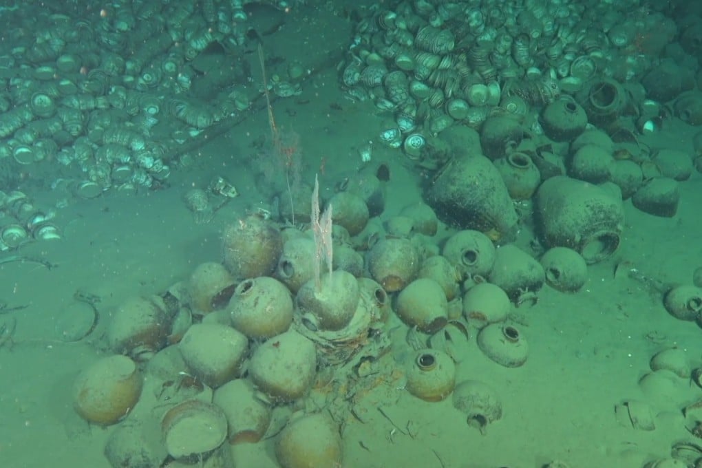 Some 100,000 pieces of relics, mainly porcelain, were found in the first ship. Photo: Weibo