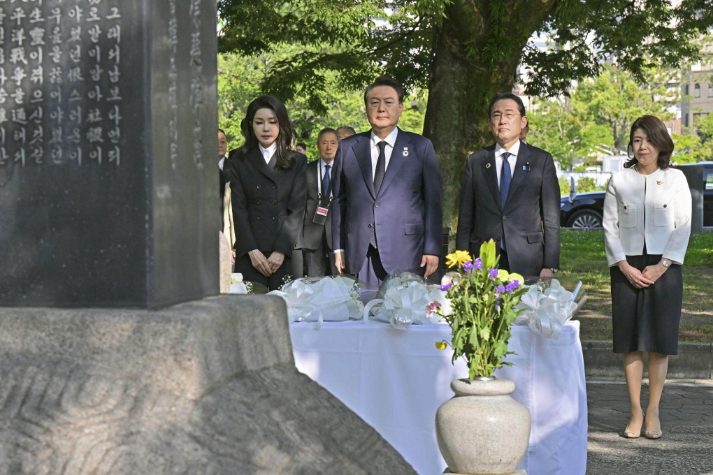 Japanese Prime Minister Fumio Kishida (second from right), South Korean President Yoon Suk-yeol (second from left) and their wives offer flowers to the cenotaph for Korean victims of the 1945 US atomic bombing of Hiroshima in the Peace Memorial Park on Sunday. Photo: Kyodo