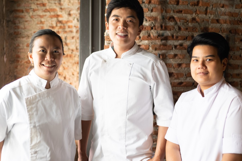 Chef Thitid “Ton” Tassanakajohn (centre) with chefs Naruemon “Mai” Ratiphuthilap (left) and Sarocha “Bua” Rajatanawin. Thitid will open fine-dining restaurant Niras in Hong Kong this summer. Photo: Niras