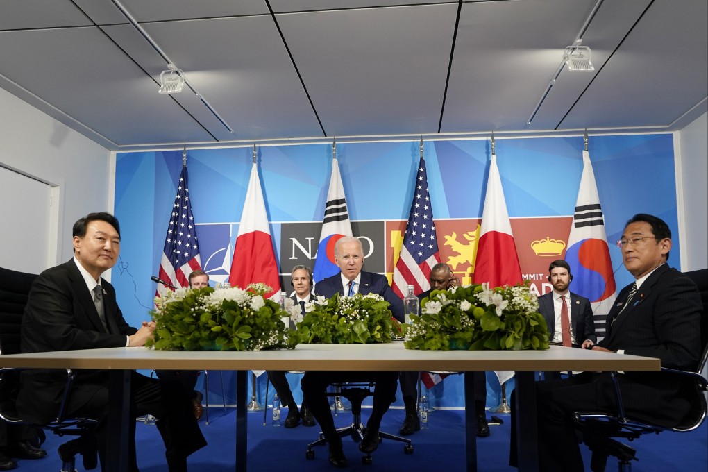 US President Joe Biden, center, meets with South Korea’s President Yoon Suk Yeol, left, and Japan’s Prime Minister Fumio Kishida, right, during the NATO summit in Madrid, on June 29, 2022. Photo: AP