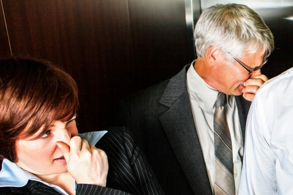 People hold their noses in an elevator. Photo: Shutterstock