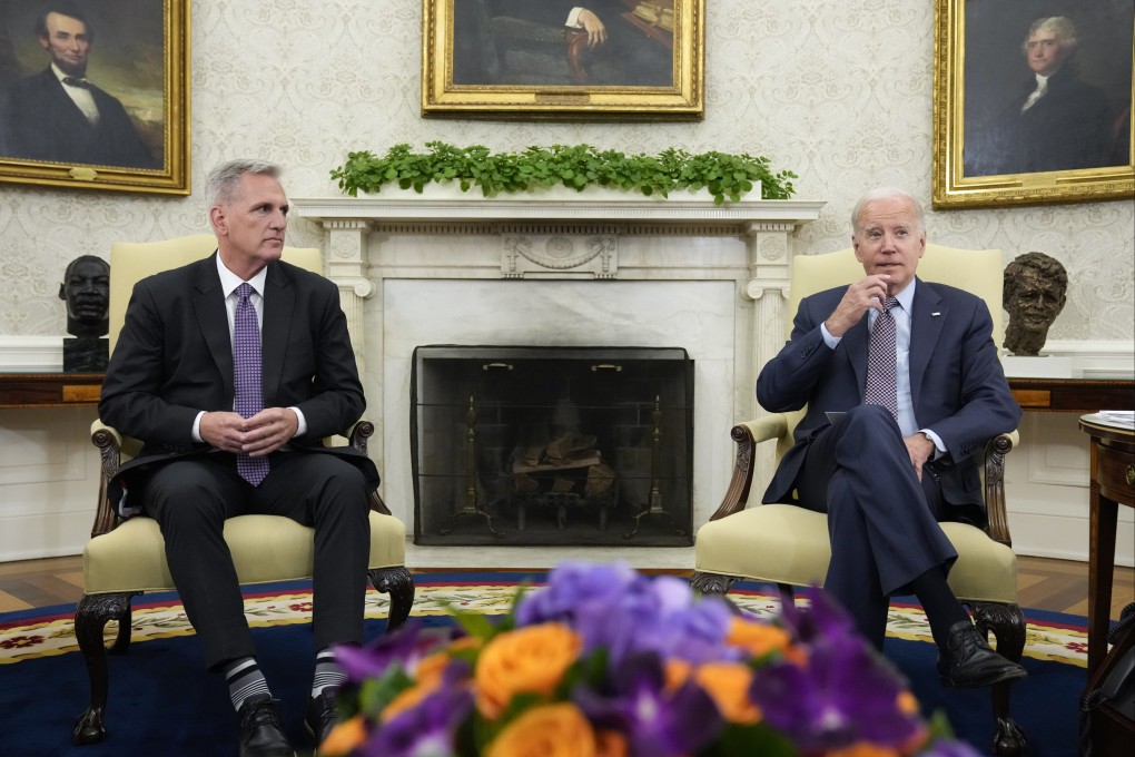 House Speaker Kevin McCarthy and President Joe Biden meet to discuss the US debt limit in the Oval Office of the White House in Washington, on May 22. After weeks of negotiations, the White House and Republicans reached an agreement “in principle” on May 28 to raise the debt ceiling. Photo: AP