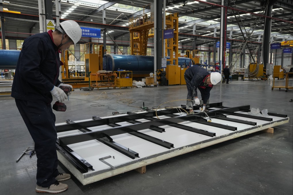 China’s official manufacturing purchasing managers’ index (PMI) fell to 48.4 in May from 49.2 in April, while the non-manufacturing gauge fell to 54.5 from 56.4, data released on Wednesday showed. Photo: AP