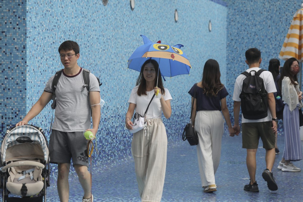 Temperatures have soared to 35 degrees Celsius and above in some parts of Hong Kong, prompting the Observatory to issue its new alert for extremely hot weather. Photo: Xiaomei Chen