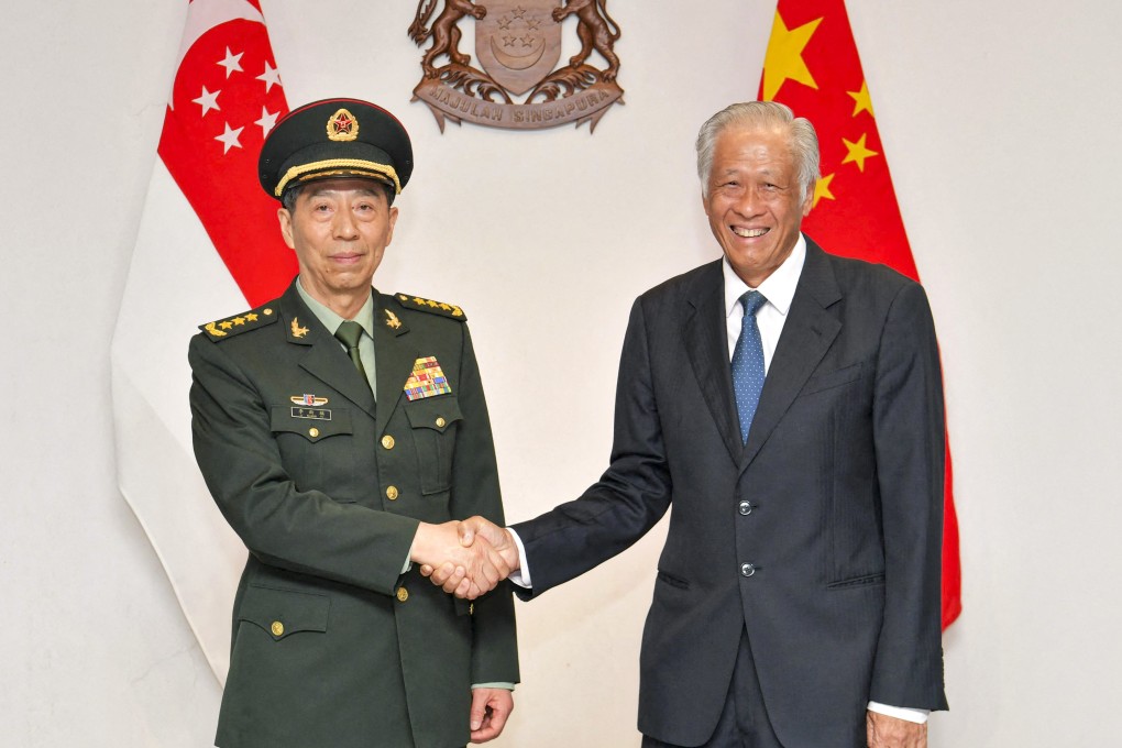 Chinese defence chief General Li Shangfu (left) and his Singaporean counterpart Ng Eng Hen meet in the city state on Thursday. Photo: AFP/Singapore’s Ministry of Defence