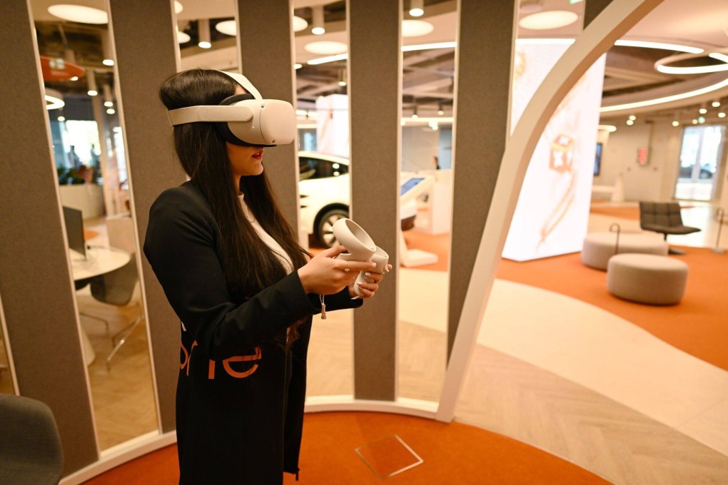 An employee wears a Meta Platforms Quest 2 VR headset inside the Banco BPI ‘All in One’ concept bank branch in Lisbon, Portugal, April 17, 2023. Photo: Bloomberg