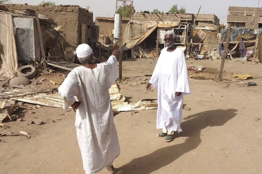 People check the rubble of their destroyed home after strikes at Allamat district in Khartoum, Sudan. On Saturday, volunteers had to bury 180 unidentified bodies. Photo: AP