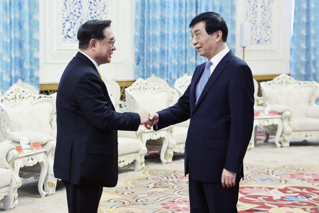 Wu Cherng-dean (left), leader of Taiwan’s New Party, meets Politburo Standing Committee member Wang Huning in Beijing on Monday. Photo: Xinhua