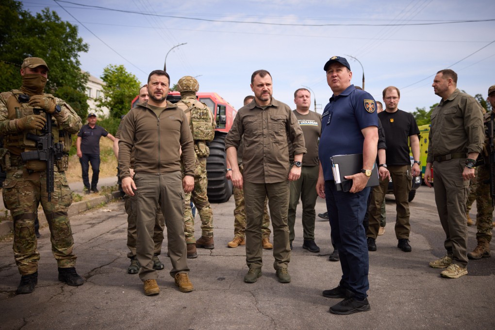 Ukrainian President Volodymyr Zelensky (3rd L) visits the Kherson region to observe the ongoing evacuations after the destruction of the Kakhovka dam. Photo:Ukranian Presidency/dpa